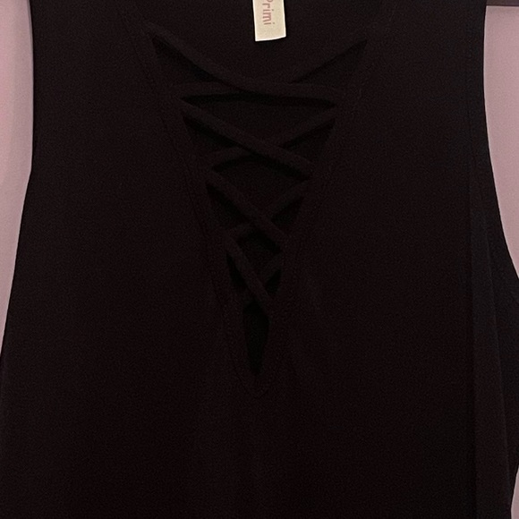 Black fitted tank top with lace up detail - Picture 2 of 3